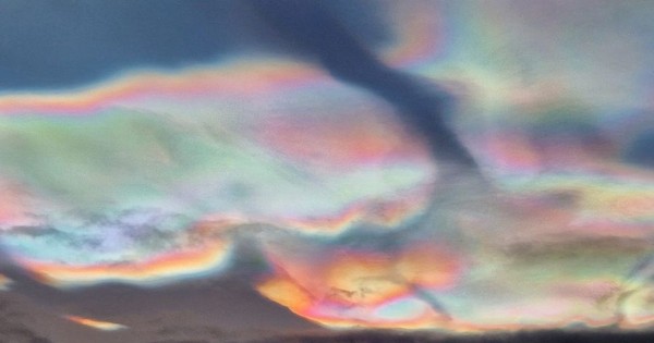  Đám mây cầu vồng cực hiếm xuất hiện trên bầu trời Bắc Cực