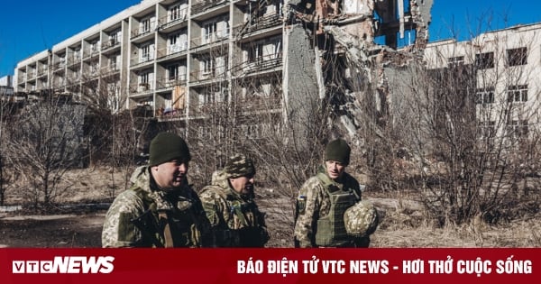  Ukraine xác nhận rút lui khỏi thị trấn trọng điểm Donbass