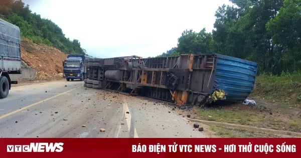  Xe đầu kéo tông xe ben trên cao tốc La Sơn-Túy Loan, một người bị thương