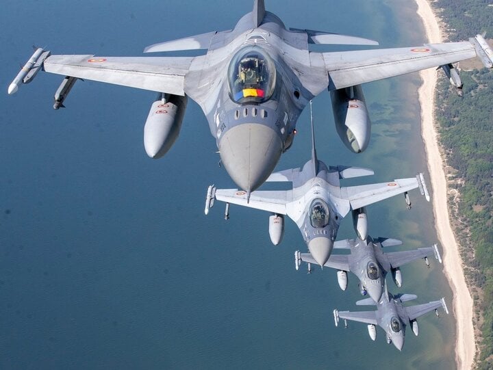 Chiến đấu cơ F-16.