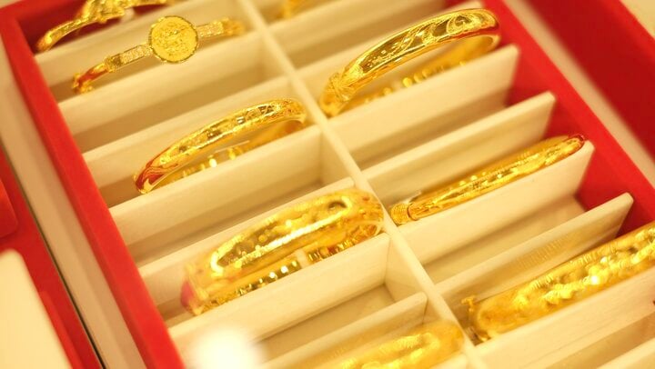 Giá vàng lại tăng lên 80 triệu đồng/lượng.