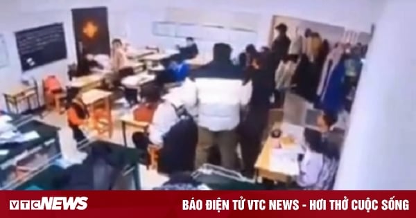  Phẫn nộ người cha Trung Quốc ra lệnh con đánh bạn giữa lớp học