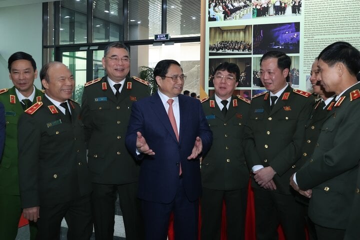 Thủ tướng Phạm Minh Chính cùng các đại biểu công an dự hội nghị. ( Ảnh: VGP/Nhật Bắc)