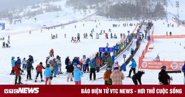  Băng giá kỷ lục, dân Trung Quốc rủ nhau đi du lịch trượt tuyết